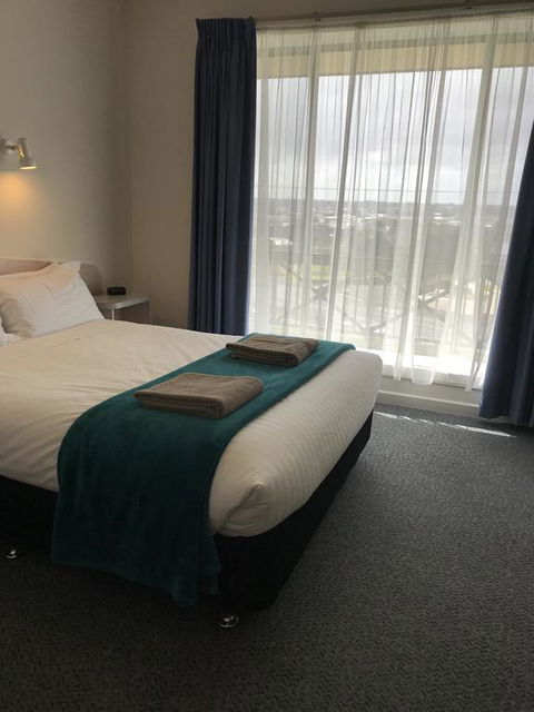 Comfort Inn The Lakes - Tourism Townsville 2
