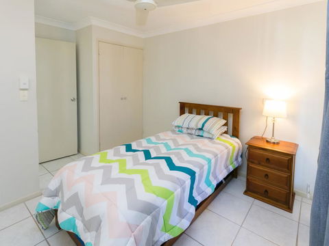 Comfy & Cosy (Upstairs) - Tourism Townsville 3