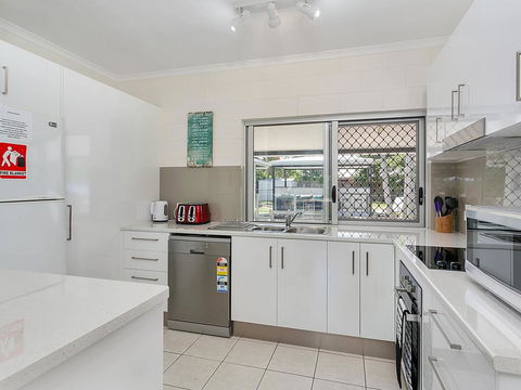 Connemara Beachside Cottage - Tourism Townsville 3
