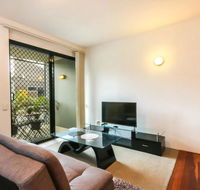 Contemporary 1 Bedroom Teneriffe Apartment with Pool and Gym - Tourism Townsville