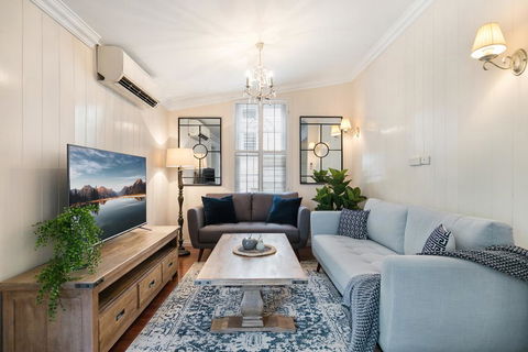 Contemporary Cottage In Perfect Lifestyle Address - Tourism Townsville 0