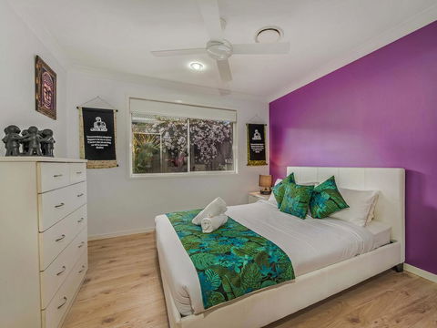 Coolum House, Pet Friendly - Tourism Townsville 3