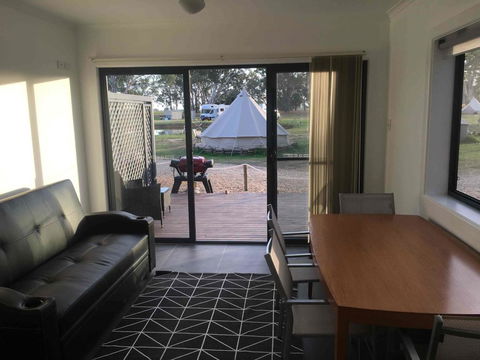 Coonawarra Cabins Unit A - Tourism Townsville 2