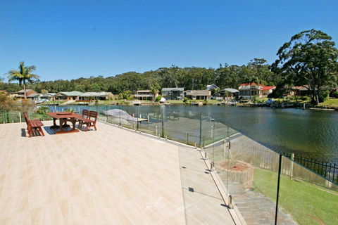 Cormorant Waterfront Home - Tourism Townsville 0