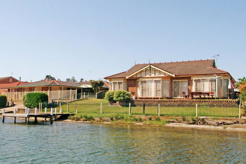 Cormorant Waterfront Home - Tourism Townsville 3