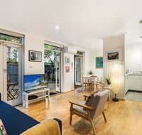 Cosy Modern Apartment With Leafy Courtyard - Tourism Townsville