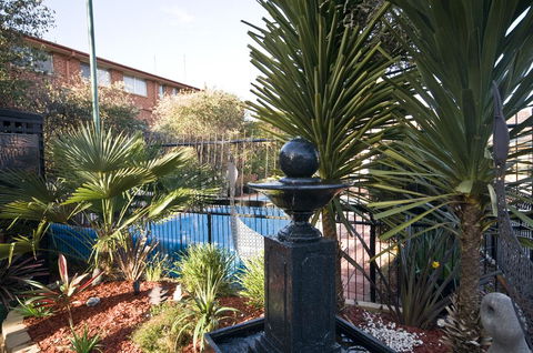 Country Plaza Motel - Tourism Townsville 2