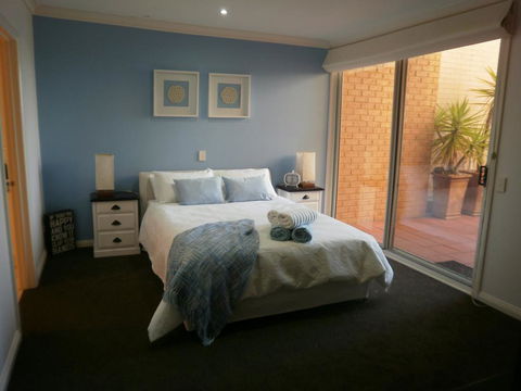 Cowes Beachfront Retreat - Tourism Townsville 3