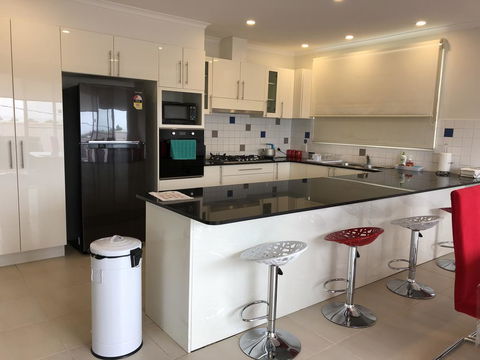 Cowes Holiday Haven - Property #2 - Tourism Townsville 1