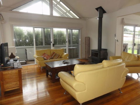 Cowes On Hotham - Tourism Townsville 3