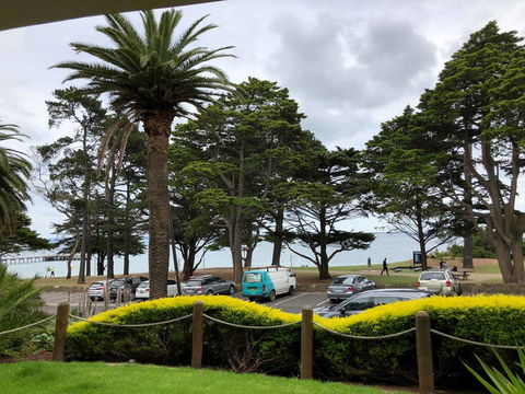 Cowes Partner Retreat - Beachfront - Tourism Townsville 2