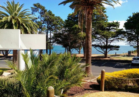 Cowes Partner Retreat - Beachfront - Tourism Townsville 0