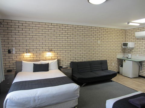 Cowra Crest Motel - Tourism Townsville 3