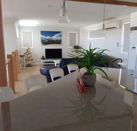 Cozzys Condo Luxury Beach House - Tourism Townsville