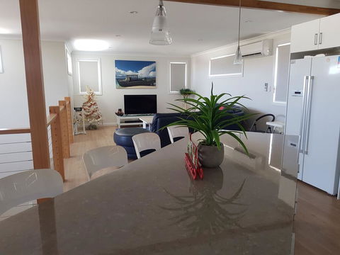 Cozzys Condo Luxury Beach House - Tourism Townsville 0