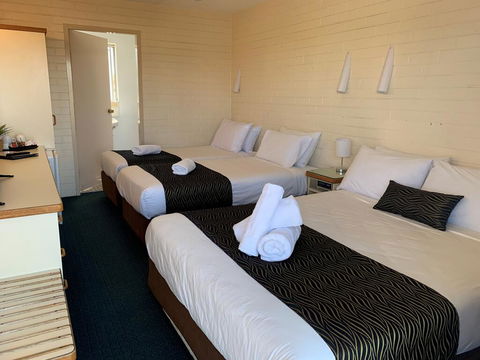 Crest Motor Inn - Tourism Townsville 2