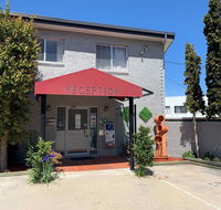 Crest Motor Inn - Tourism Townsville