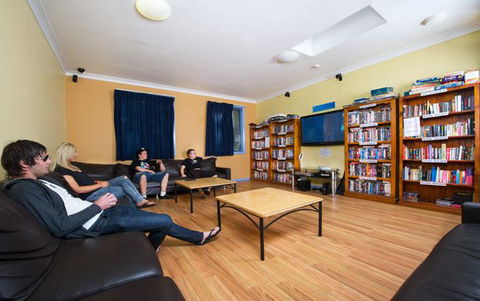 Cronulla Beach Backpackers - Tourism Townsville 0