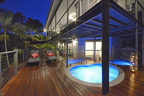 Crusoe's Beach House - Airlie Beach - Tourism Townsville 3