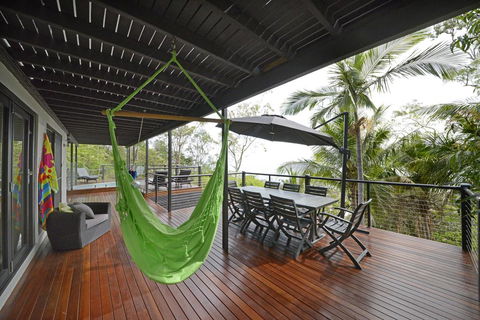 Crusoe's Beach House - Airlie Beach - Tourism Townsville 0
