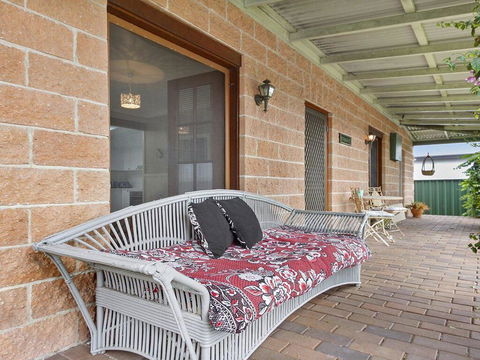Cudgee - Quaint Cottage With Separate Cabin - Tourism Townsville 0