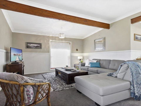 Cudgee - Quaint Cottage With Separate Cabin - Tourism Townsville 1