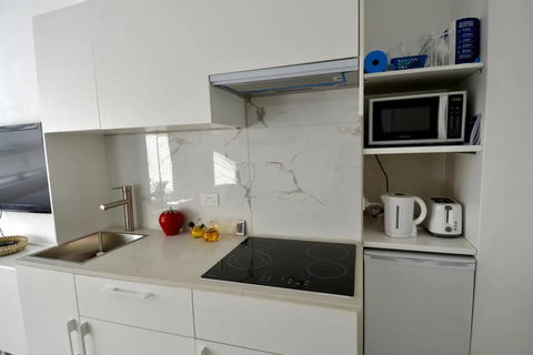 Cute Studio Apartment In Maroubra - Tourism Townsville 3