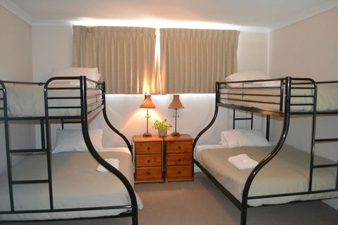Cypress Drive Town House - Tourism Townsville 1