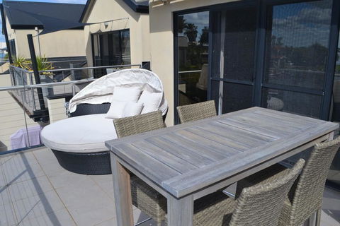 Cypress Drive Town House - Tourism Townsville 3
