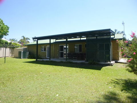 Dad & Alice's Place - Tourism Townsville 3
