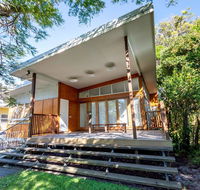 Decked out for a Fantastic Holiday - Winnett St Woorim Upstairs only - Tourism Townsville