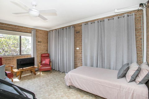 Deering 106, ULLADULLA - Tourism Townsville 0