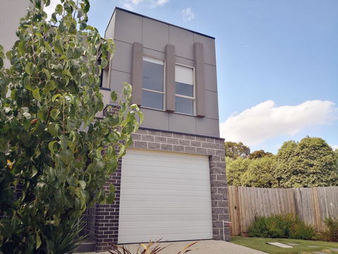 Delicate And Peaceful Bundoora Townhouse 7-R4 - Tourism Townsville 0