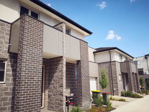 Delicate And Peaceful Bundoora Townhouse 7-R4 - Tourism Townsville 1