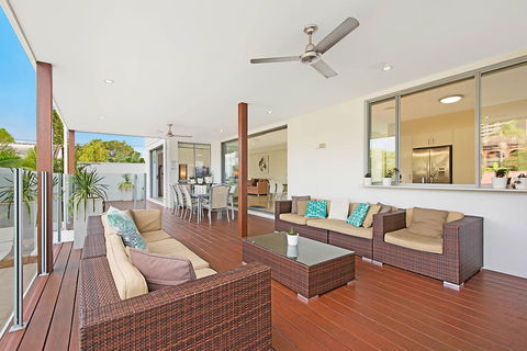 Deluxe On Water - Tourism Townsville 1