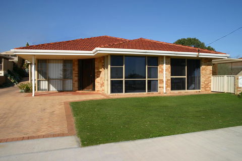 Denison Waterfront - Tourism Townsville 0