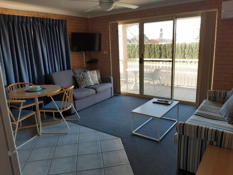 Dolphins Of Mollymook Motel And Fifth Green Apartments - Tourism Townsville 1