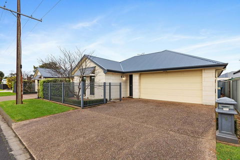 Domain Two Apartment - Tourism Townsville 1