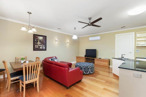 Domain Two Apartment - Tourism Townsville 3