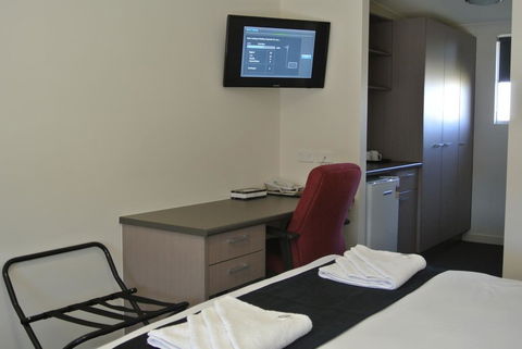 Dooley's Tavern & Motel Springsure - Tourism Townsville 2