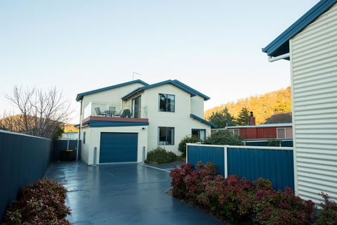 Douglas Street - Tourism Townsville 0