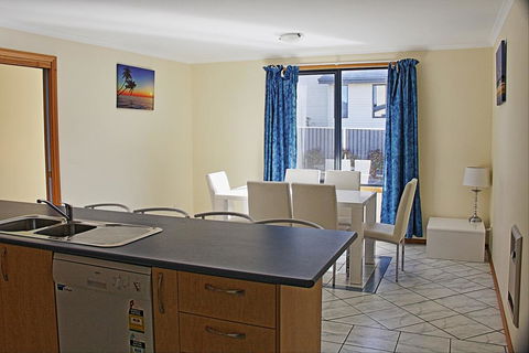 Douglas Street - Tourism Townsville 3