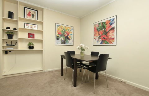 Downstairs In Hawthorn - Tourism Townsville 1