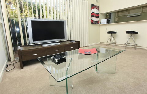 Downstairs In Hawthorn - Tourism Townsville 3