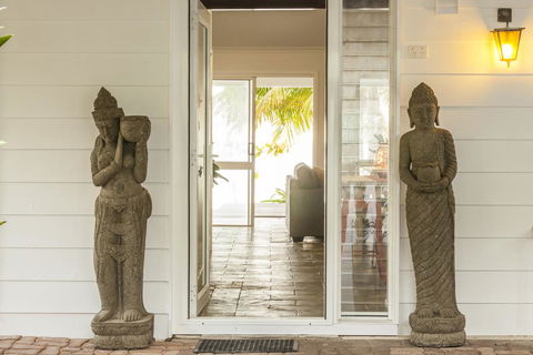 Drift Beach House Getaway - Tourism Townsville 3