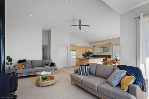 DRIFTWOOD VILLA - Free Wifi, Walk To Beach - Tourism Townsville 1