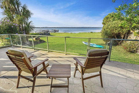 Eagle Point Getaway - Waterfront Serenity! - Tourism Townsville 0