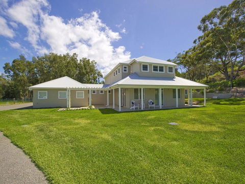 Echo Beach House, 16 Reflections Dr - Luxurious House With Magnificent Pool And Ducted Air - Tourism Townsville 0