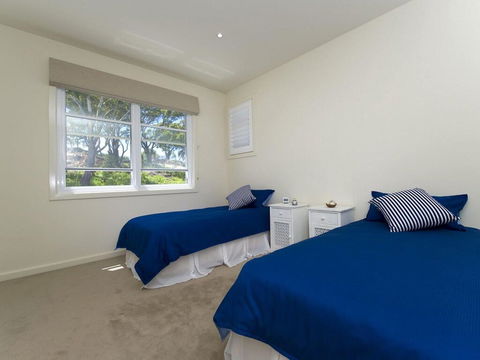 Echo Beach House, 16 Reflections Dr - Luxurious House With Magnificent Pool And Ducted Air - Tourism Townsville 3