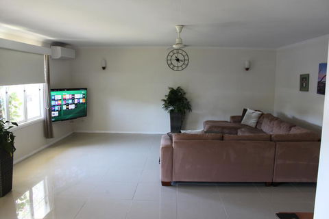 Edge Hill Clean & Green Cairns, 7 Minutes From The Airport, 7 Minutes To Cairns CBD & Reef Fleet Terminal - Tourism Townsville 1
